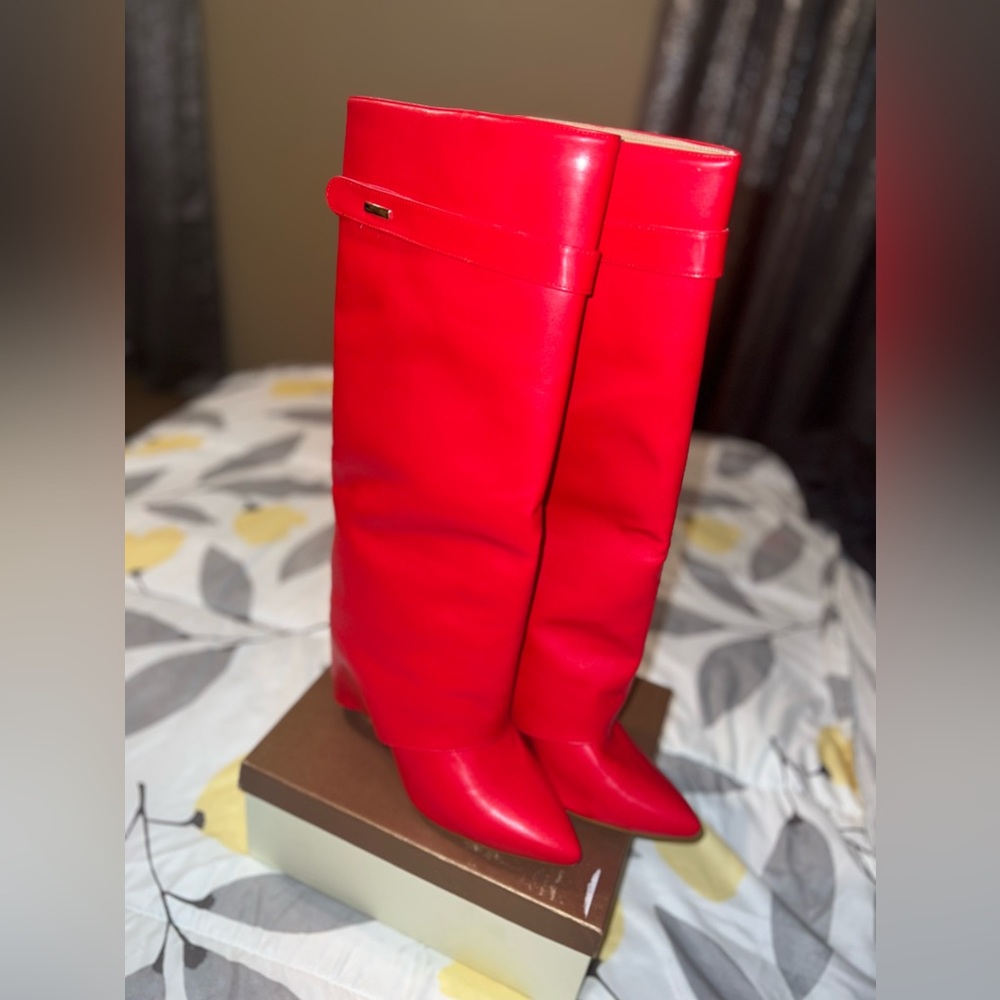 Red Shark boots🔥